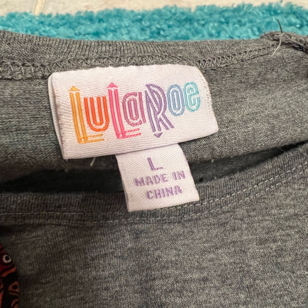 LulaRoe Randy Tee - Picture 4 of 5